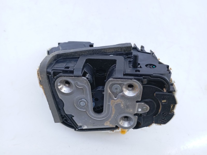 Recambio de cerradura puerta trasera izquierda para mg mg zs suv 1.0 t-gdi referencia OEM IAM 10845782  