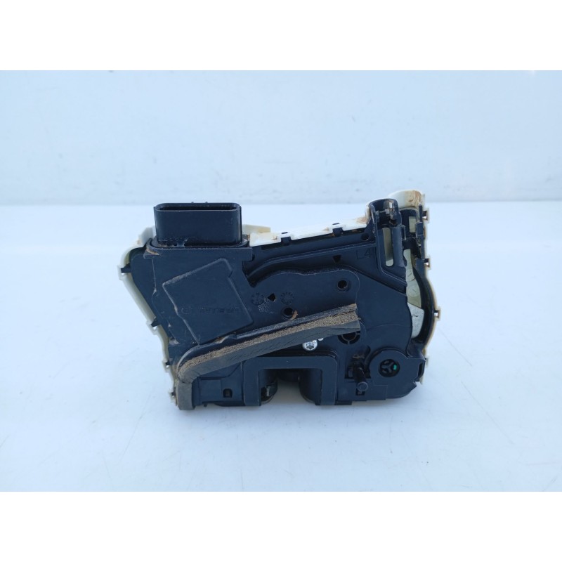 Recambio de cerradura puerta trasera izquierda para mg mg zs suv 1.0 t-gdi referencia OEM IAM 10845782  