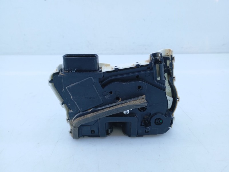 Recambio de cerradura puerta trasera izquierda para mg mg zs suv 1.0 t-gdi referencia OEM IAM 10845782  