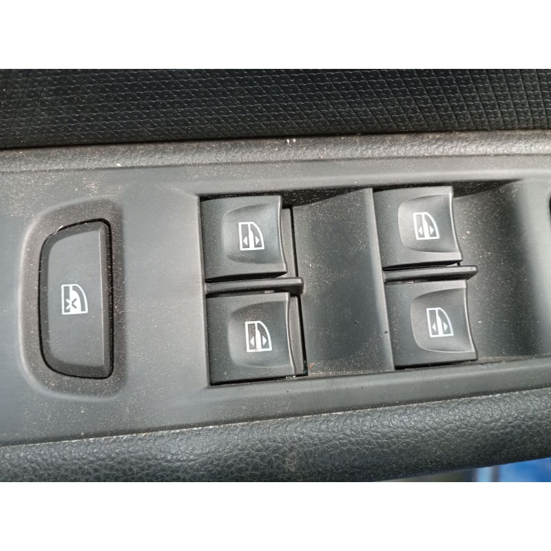Recambio de mando elevalunas delantero izquierdo para renault clio iv (bh_) 1.5 dci 90 referencia OEM IAM   