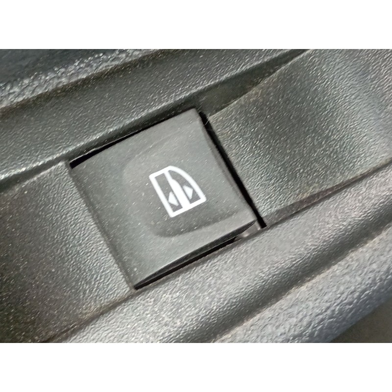 Recambio de mando elevalunas trasero izquierdo para renault clio iv (bh_) 1.5 dci 90 referencia OEM IAM   