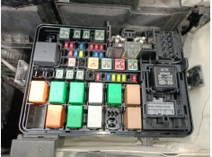 CAJA RELES / FUSIBLES 