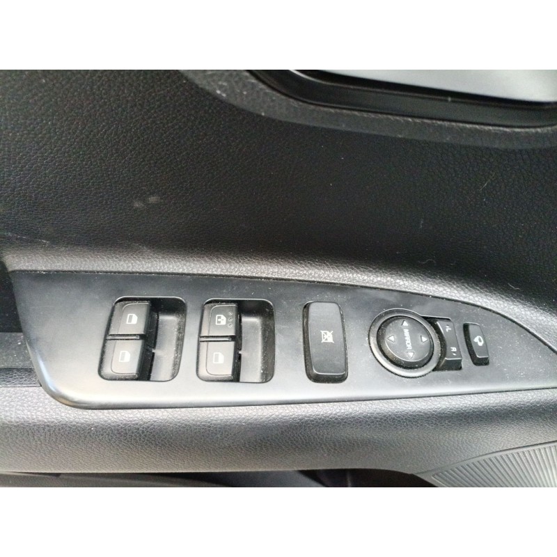 Recambio de mando elevalunas delantero izquierdo para kia stonic (yb) 1.0 t-gdi referencia OEM IAM   