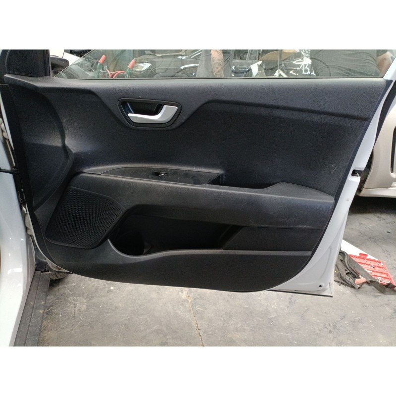Recambio de guarnecido puerta delantera derecha para kia stonic (yb) 1.0 t-gdi referencia OEM IAM   