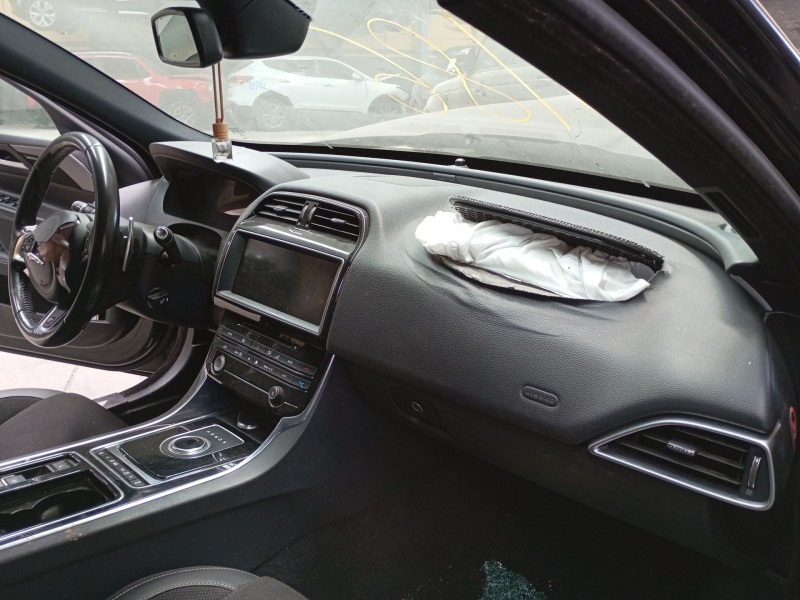 jaguar xe (x760) del año 2017