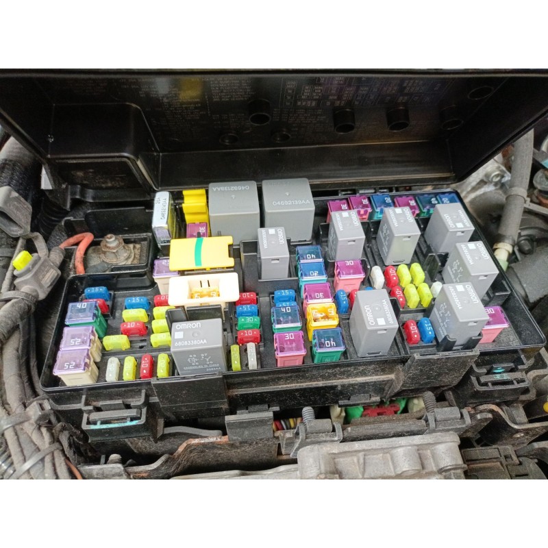Recambio de caja reles / fusibles para jeep grand cherokee iv (wk, wk2) 3.0 crd v6 4x4 referencia OEM IAM   