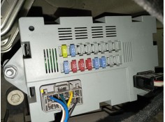 CAJA RELES / FUSIBLES 