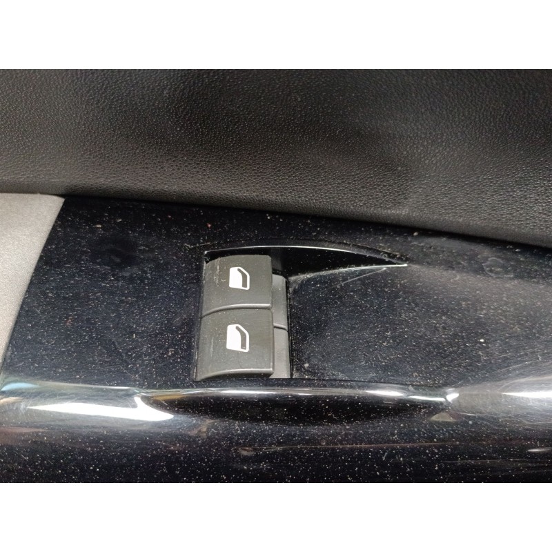 Recambio de mando elevalunas delantero izquierdo para citroën c4 cactus 1.5 bluehdi 100 referencia OEM IAM   