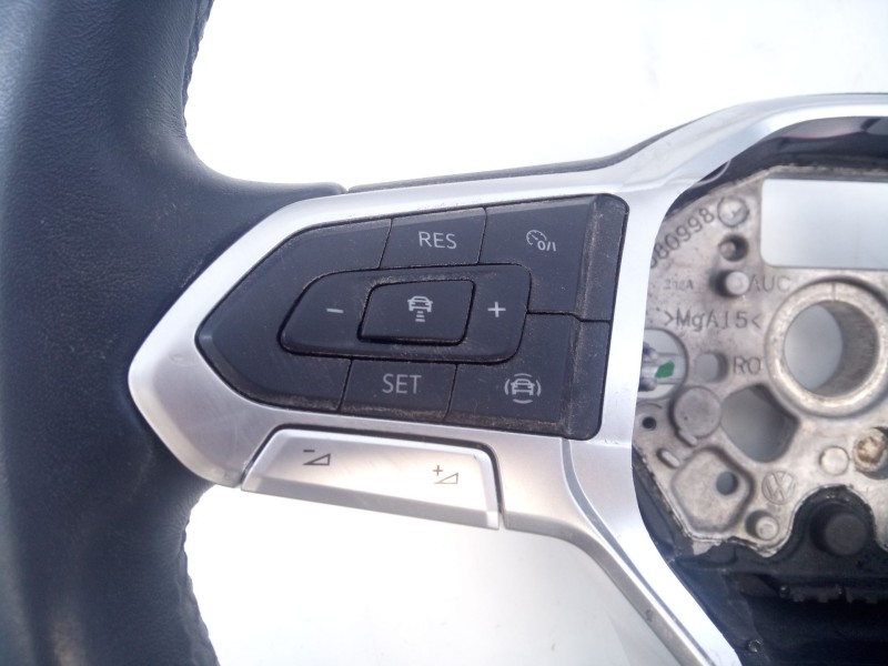 Recambio de volante para volkswagen t-roc sport referencia OEM IAM 638116400D  E1-B6-6-2