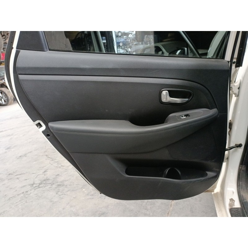 Recambio de guarnecido puerta trasera izquierda para kia carens iv 1.7 crdi referencia OEM IAM   