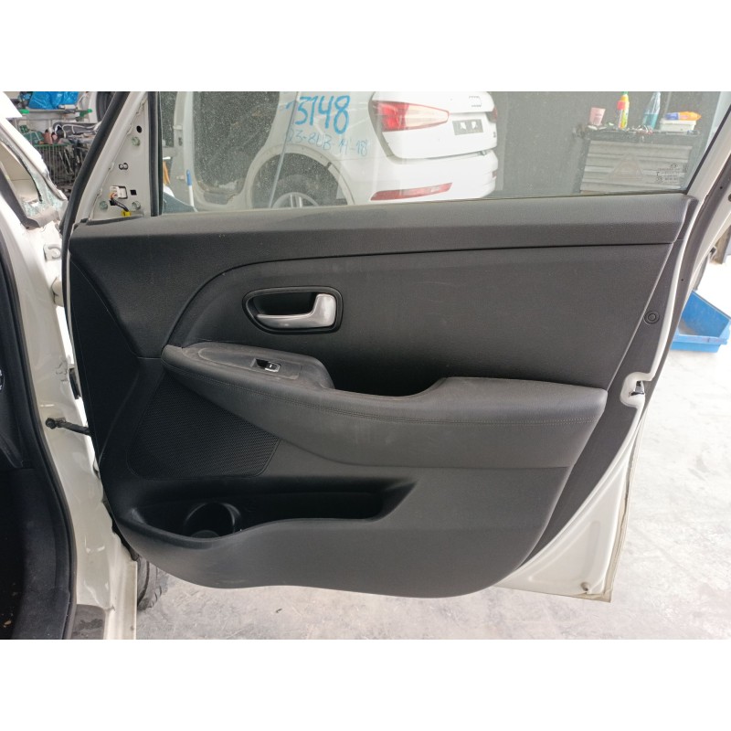 Recambio de guarnecido puerta delantera derecha para kia carens iv 1.7 crdi referencia OEM IAM   