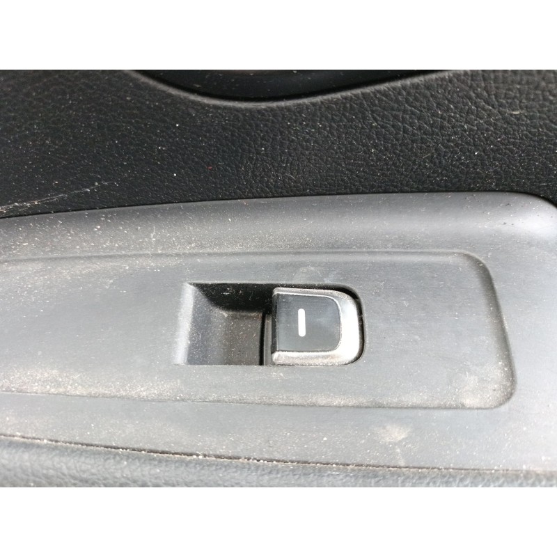 Recambio de mando elevalunas delantero derecho para kia carens iv 1.7 crdi referencia OEM IAM   