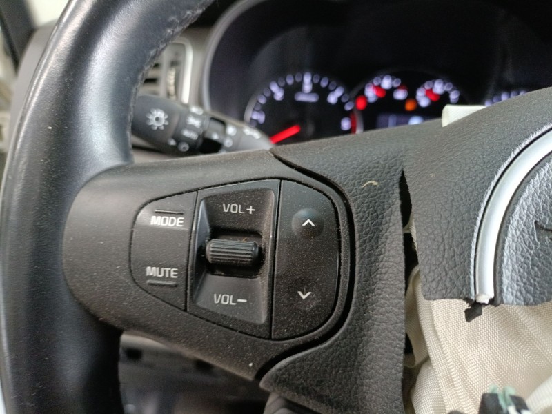 Recambio de volante para kia carens iv 1.7 crdi referencia OEM IAM   