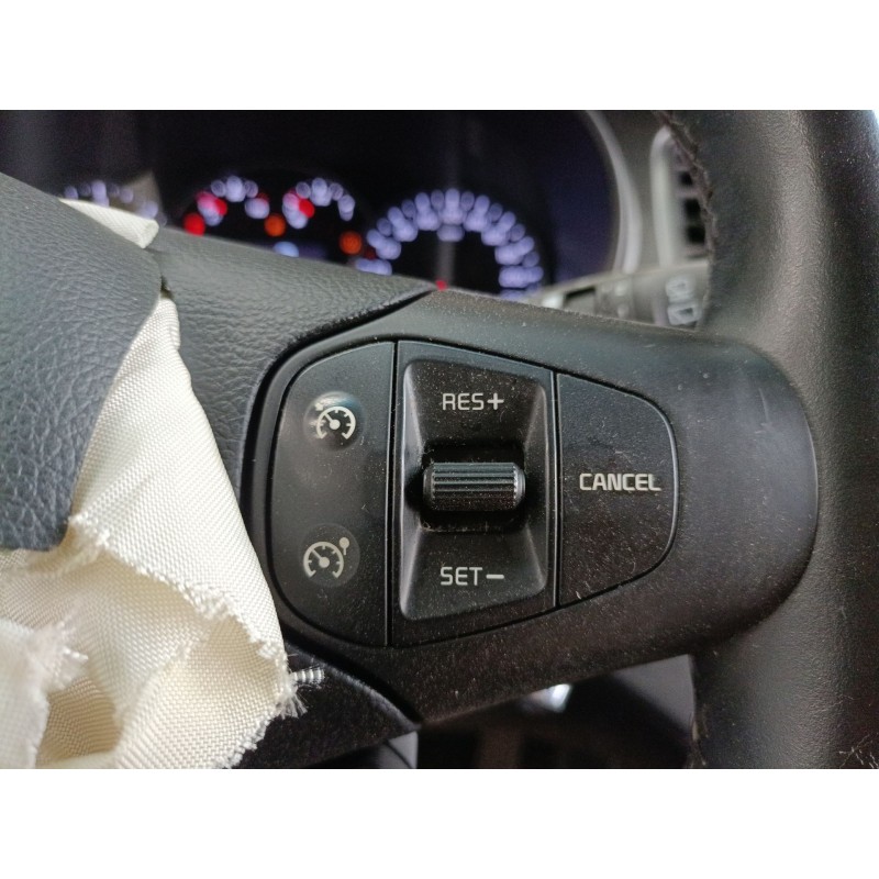 Recambio de volante para kia carens iv 1.7 crdi referencia OEM IAM   
