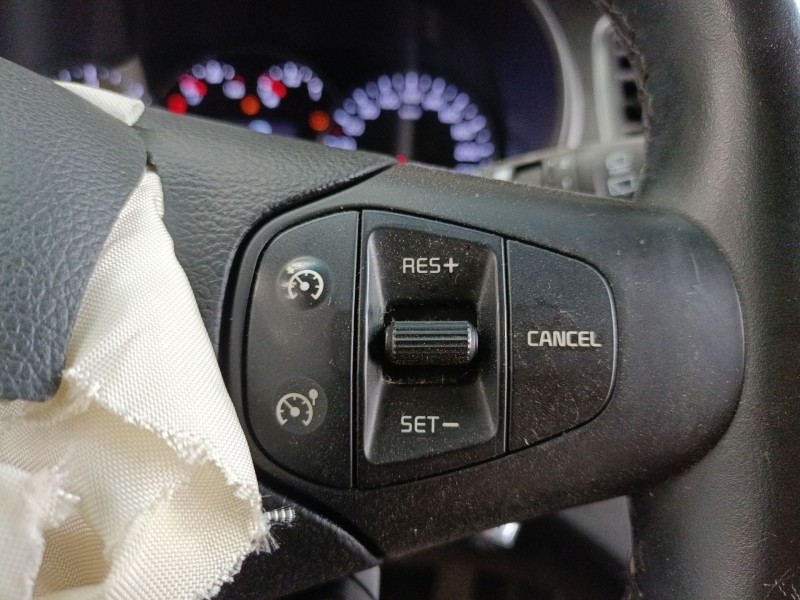 Recambio de volante para kia carens iv 1.7 crdi referencia OEM IAM   