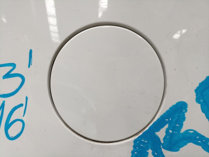 Recambio de tapa exterior combustible para kia carens iv 1.7 crdi referencia OEM IAM   