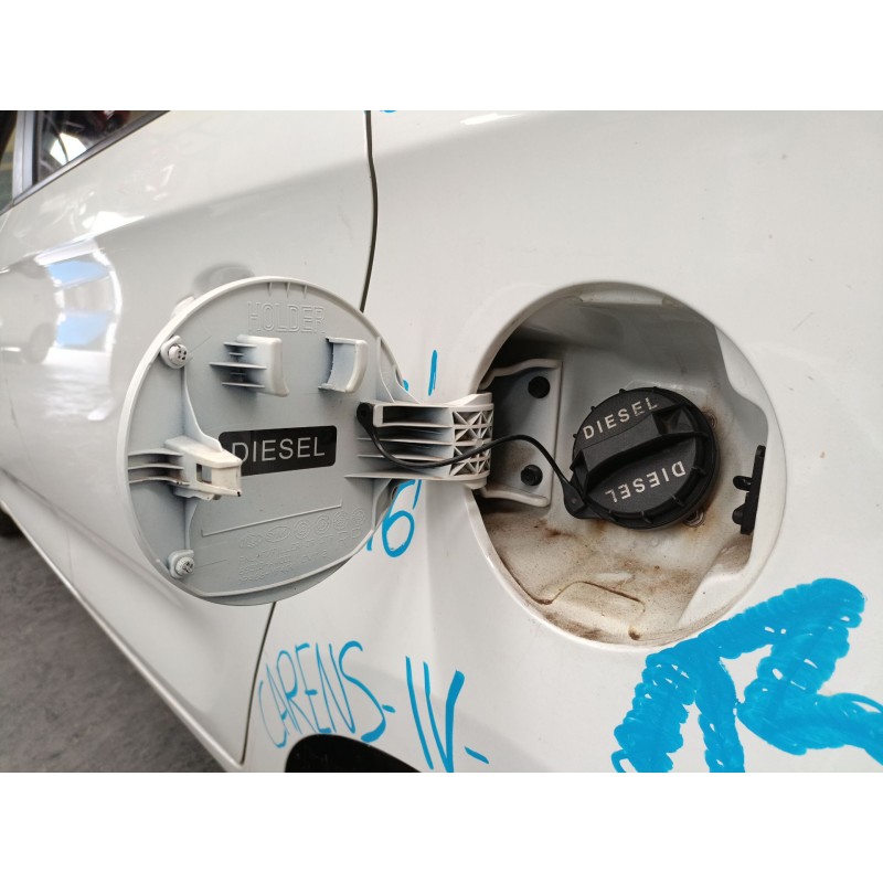 Recambio de tapa exterior combustible para kia carens iv 1.7 crdi referencia OEM IAM   