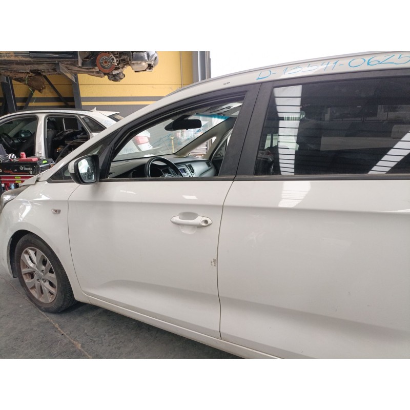 Recambio de puerta delantera izquierda para kia carens iv 1.7 crdi referencia OEM IAM   