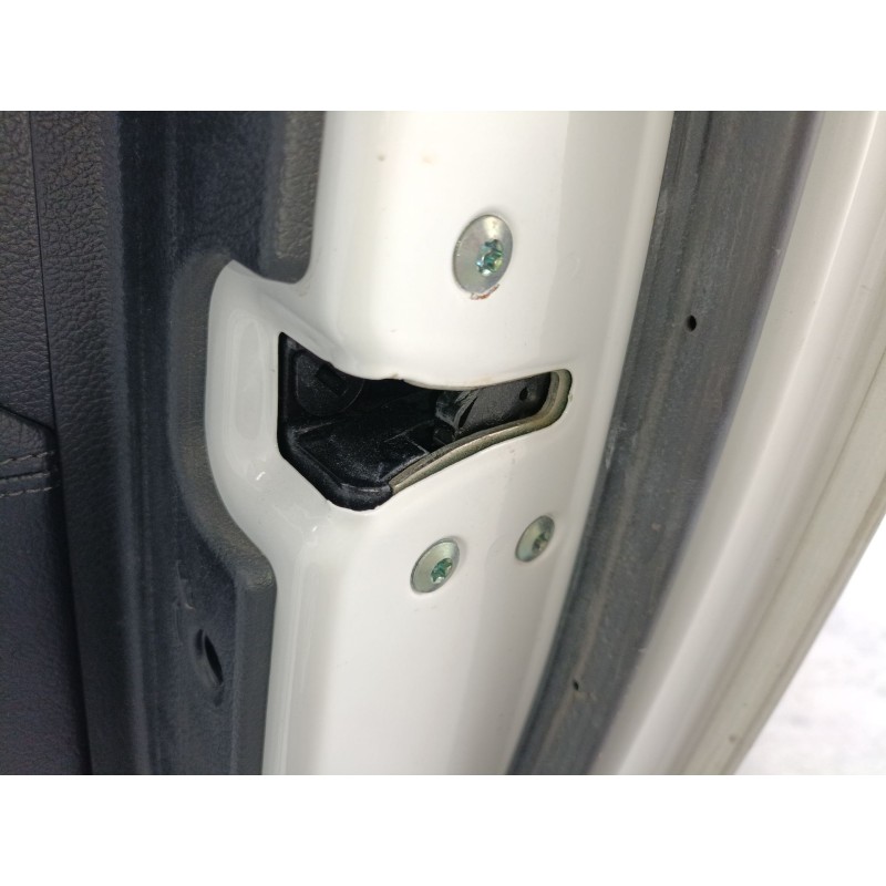 Recambio de cerradura puerta trasera derecha para kia carens iv 1.7 crdi referencia OEM IAM   