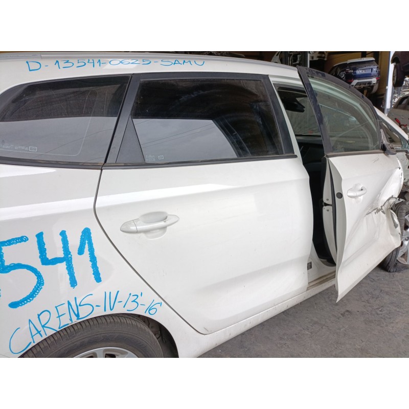 Recambio de puerta trasera derecha para kia carens iv 1.7 crdi referencia OEM IAM   