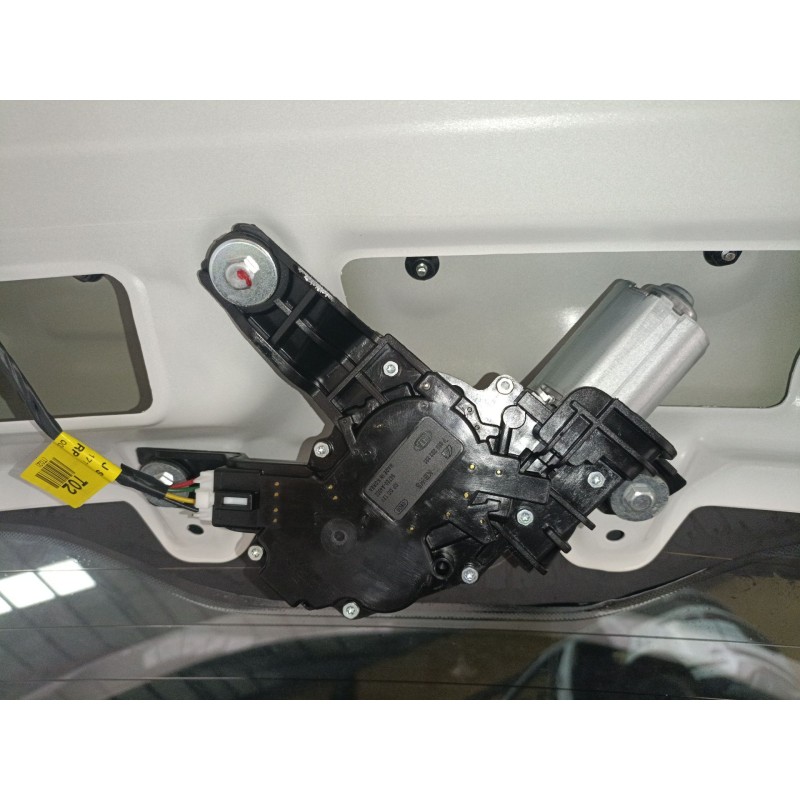 Recambio de motor limpia trasero para kia carens iv 1.7 crdi referencia OEM IAM   