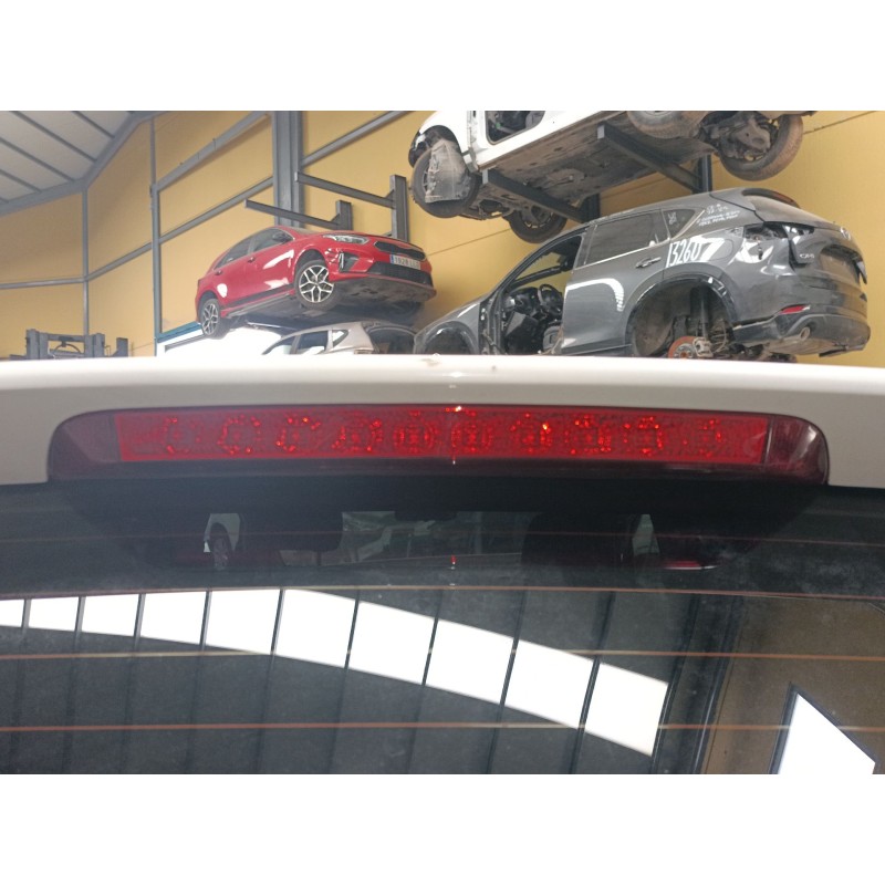 Recambio de luz central de freno para kia carens iv 1.7 crdi referencia OEM IAM   