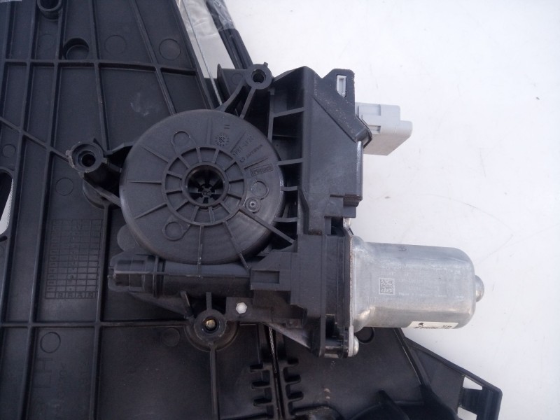 Recambio de elevalunas delantero izquierdo para peugeot 208 ii (ub_, up_, uw_, uj_) 1.2 puretech 75 referencia OEM IAM   