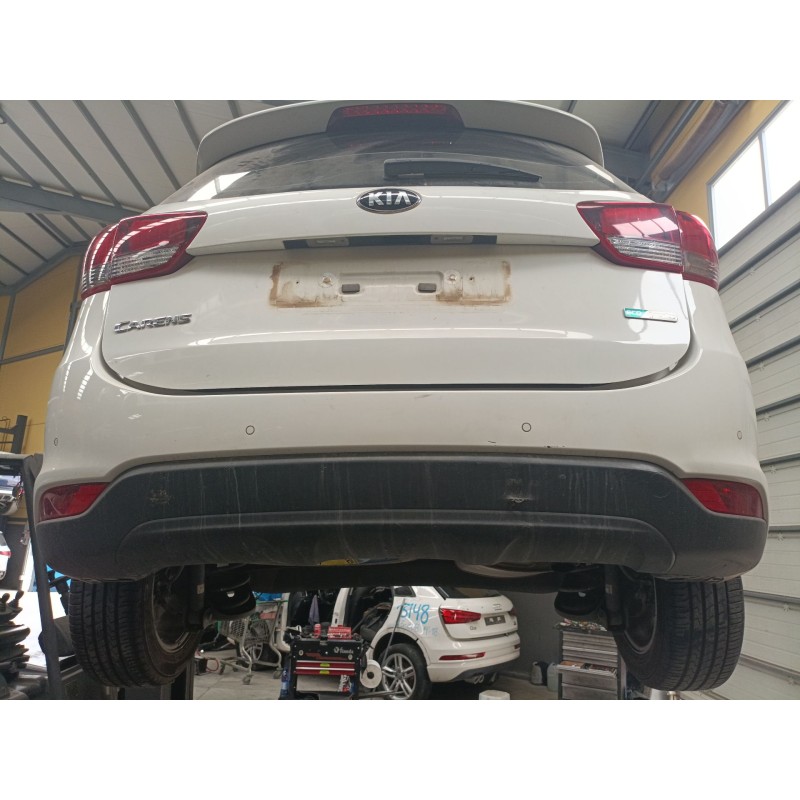 Recambio de paragolpes trasero para kia carens iv 1.7 crdi referencia OEM IAM   