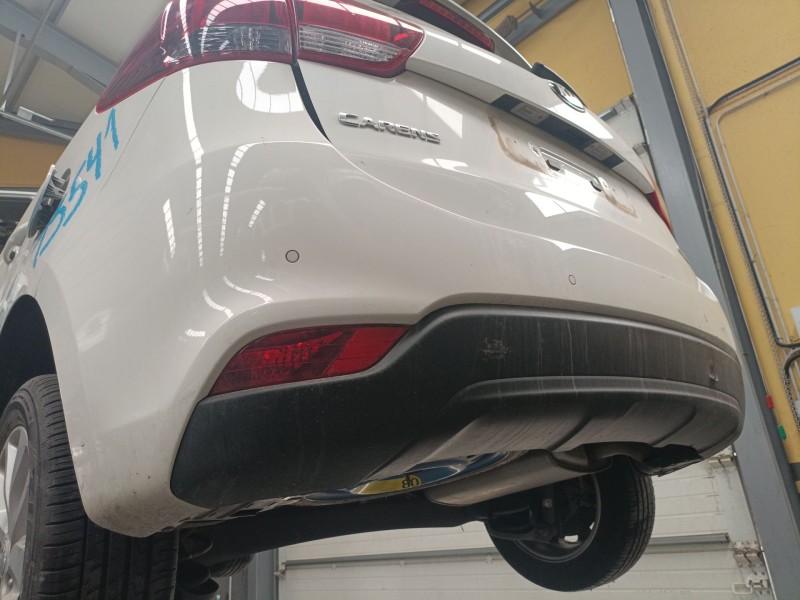Recambio de paragolpes trasero para kia carens iv 1.7 crdi referencia OEM IAM   
