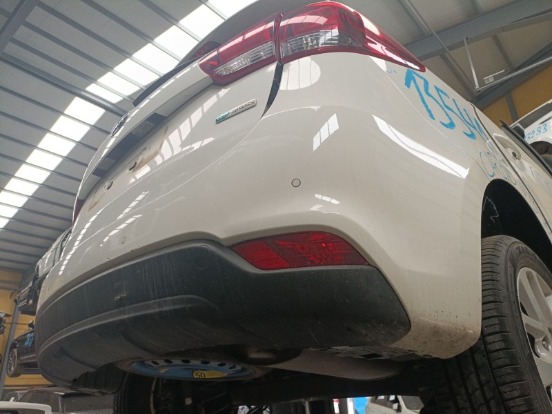 Recambio de paragolpes trasero para kia carens iv 1.7 crdi referencia OEM IAM   