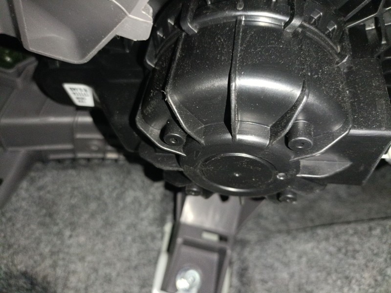 Recambio de ventilador calefaccion para kia carens iv 1.7 crdi referencia OEM IAM   