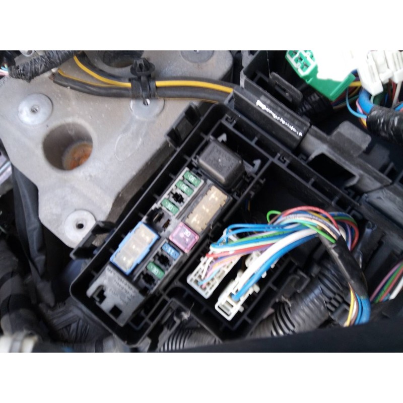 Recambio de caja reles / fusibles para nissan qashqai (j11) acenta referencia OEM IAM   