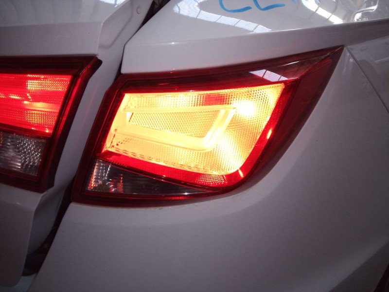 Recambio de piloto trasero derecho para seat leon st (5f8) reference referencia OEM IAM 5F9945096 90047802 E2-A1-44-1