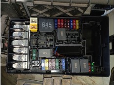 CAJA RELES / FUSIBLES 