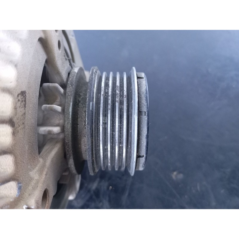 Recambio de alternador para hyundai tucson essence 2wd referencia OEM IAM 373002A700  