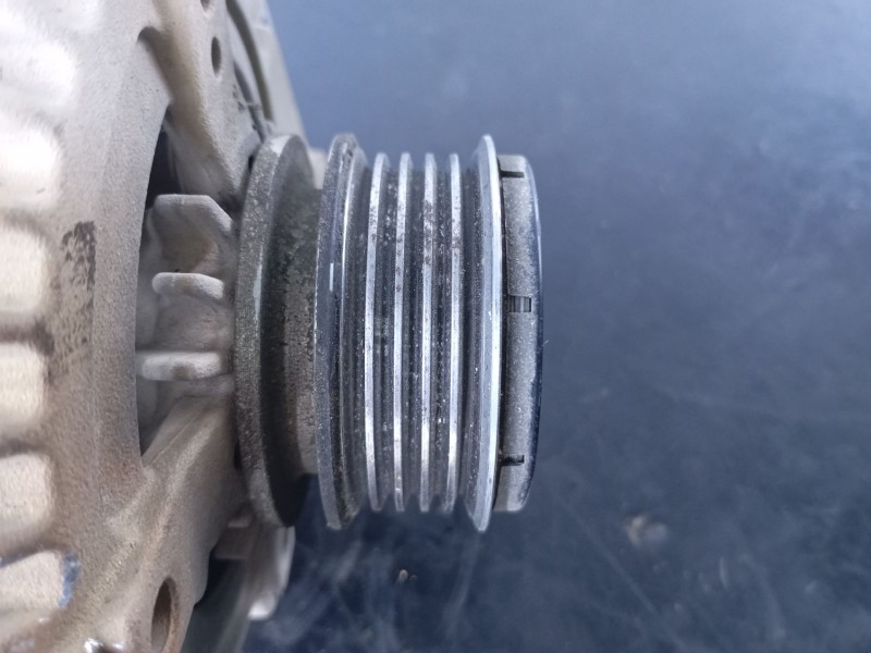 Recambio de alternador para hyundai tucson essence 2wd referencia OEM IAM 373002A700  