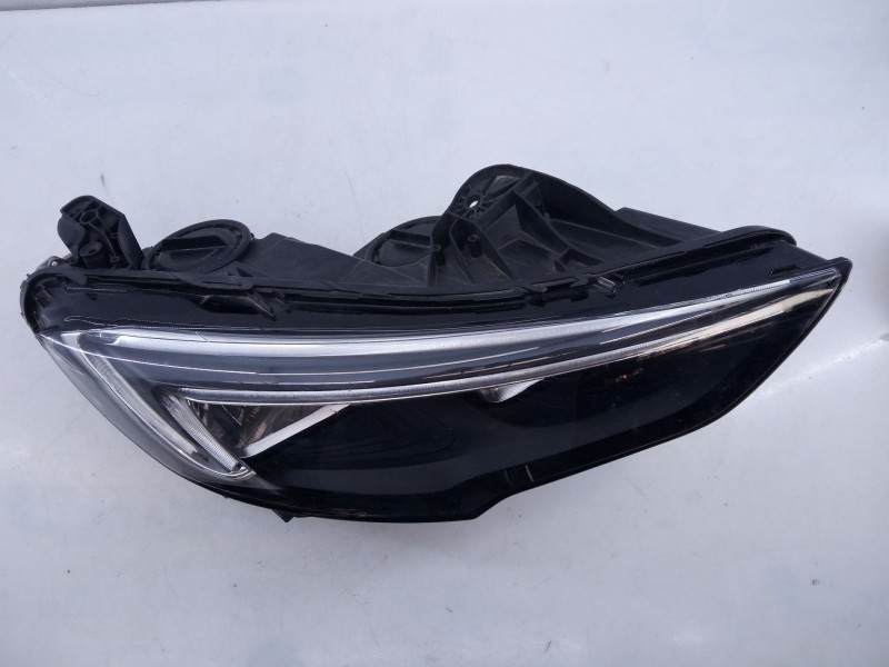 Recambio de faro derecho para opel insignia b grand sport (z18) 1.6 cdti (68) referencia OEM IAM   