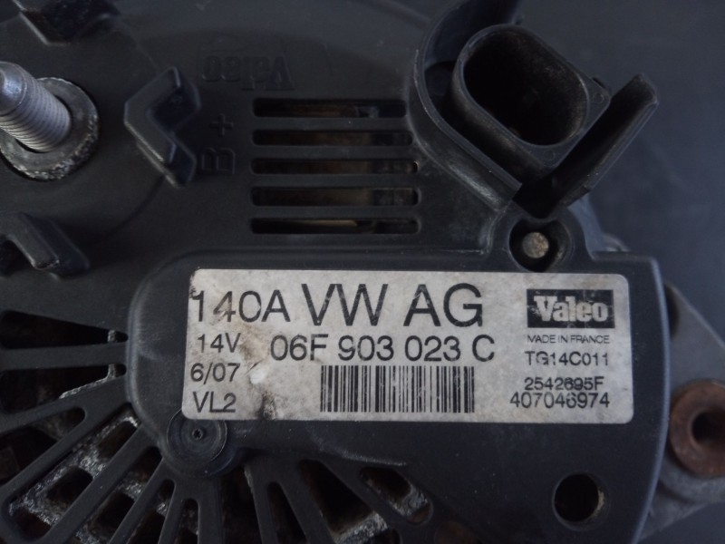 Recambio de alternador para volkswagen golf v (1k1) 1.9 tdi 4motion referencia OEM IAM 06F903023C  