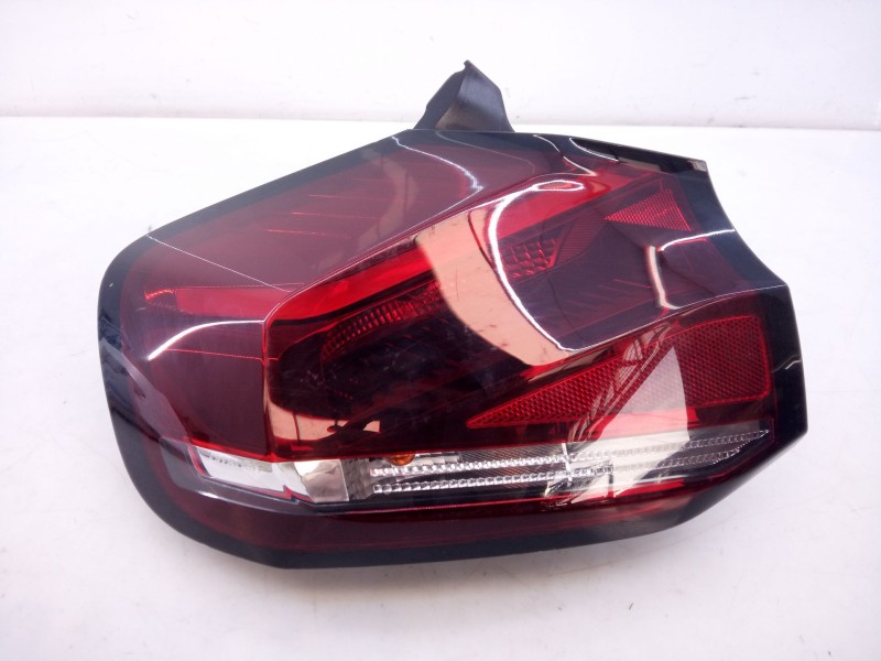 Recambio de piloto trasero izquierdo para citroën c4 iii seduction referencia OEM IAM 9831C0230  