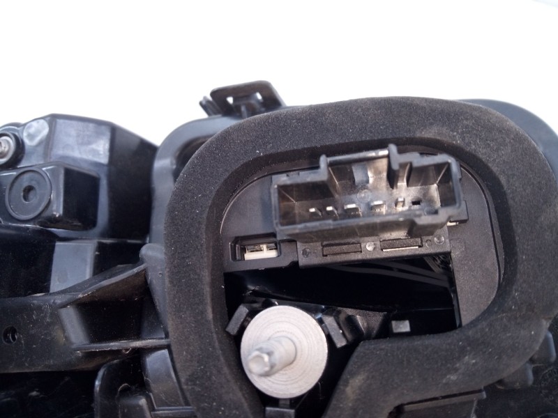 Recambio de piloto trasero izquierdo para citroën c4 iii seduction referencia OEM IAM 9831C0230  