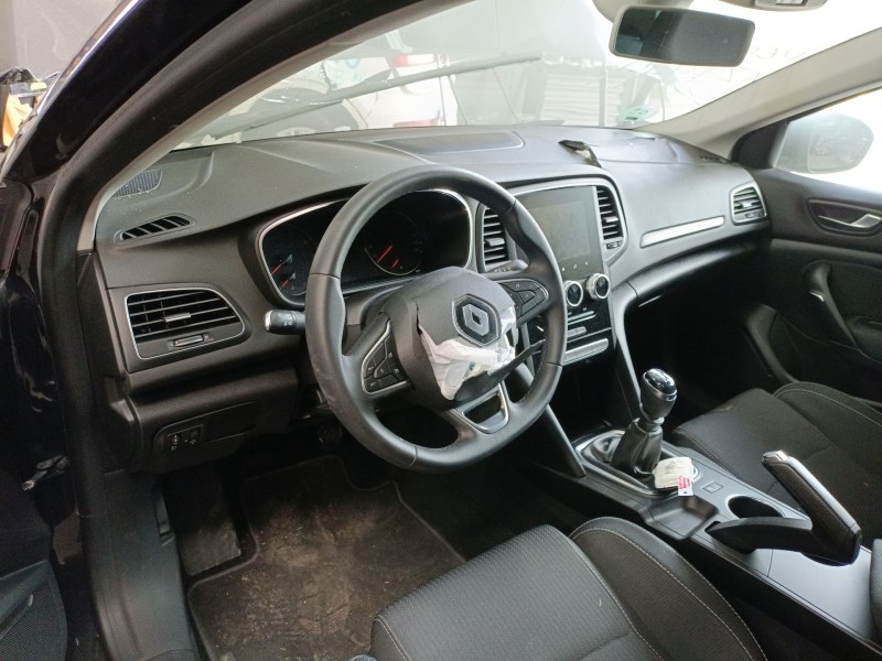 renault megane iv sedán del año 2023