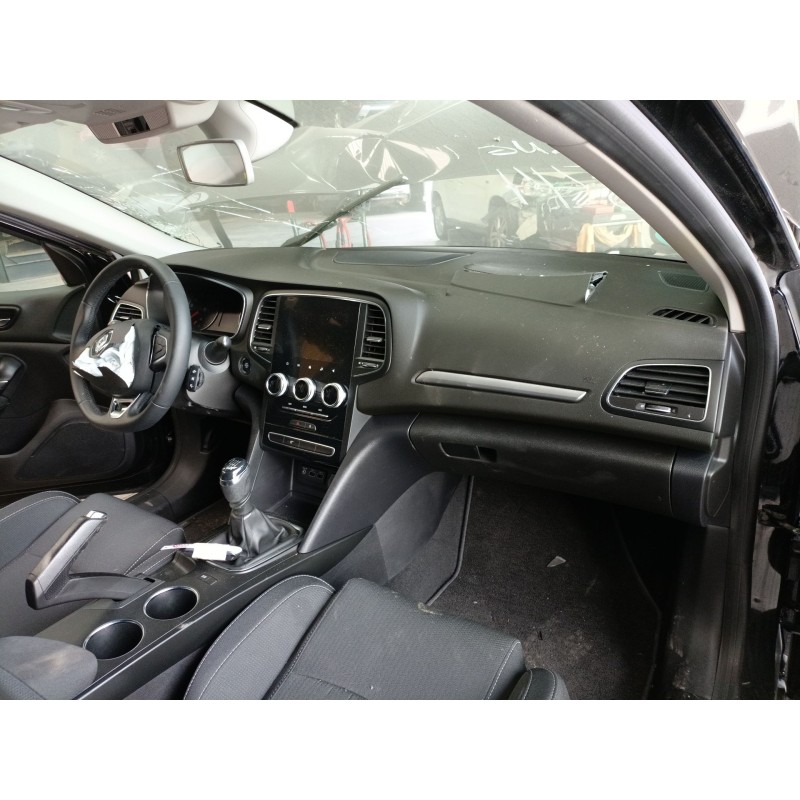 renault megane iv sedán del año 2023