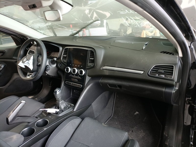 renault megane iv sedán del año 2023