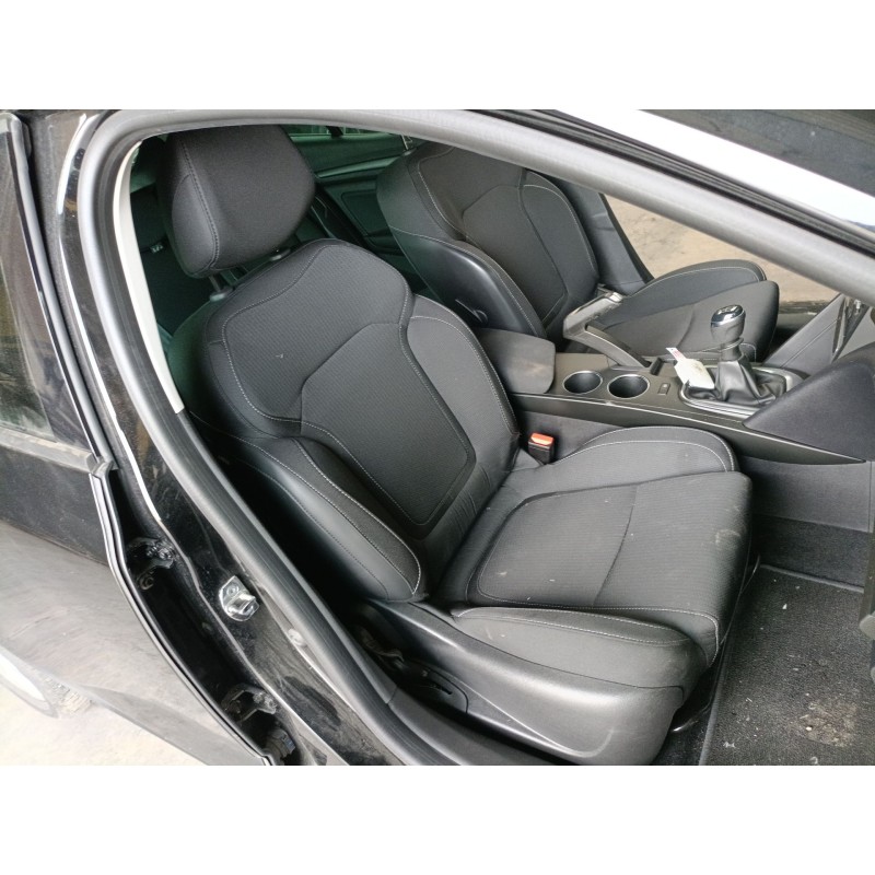 renault megane iv sedán del año 2023