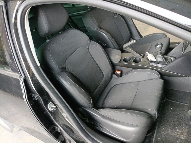 renault megane iv sedán del año 2023