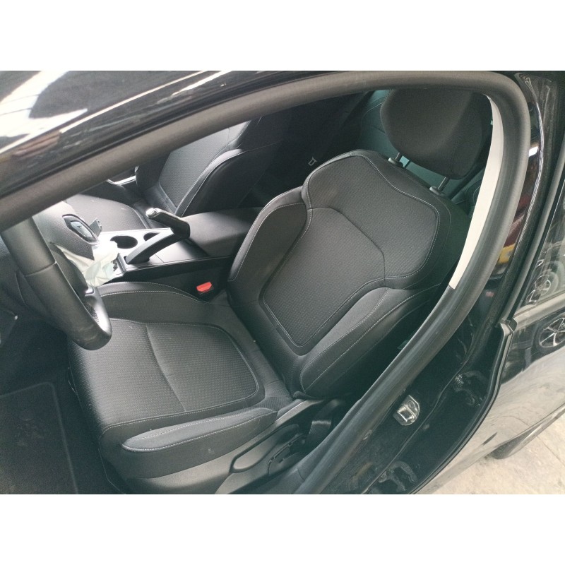 renault megane iv sedán del año 2023