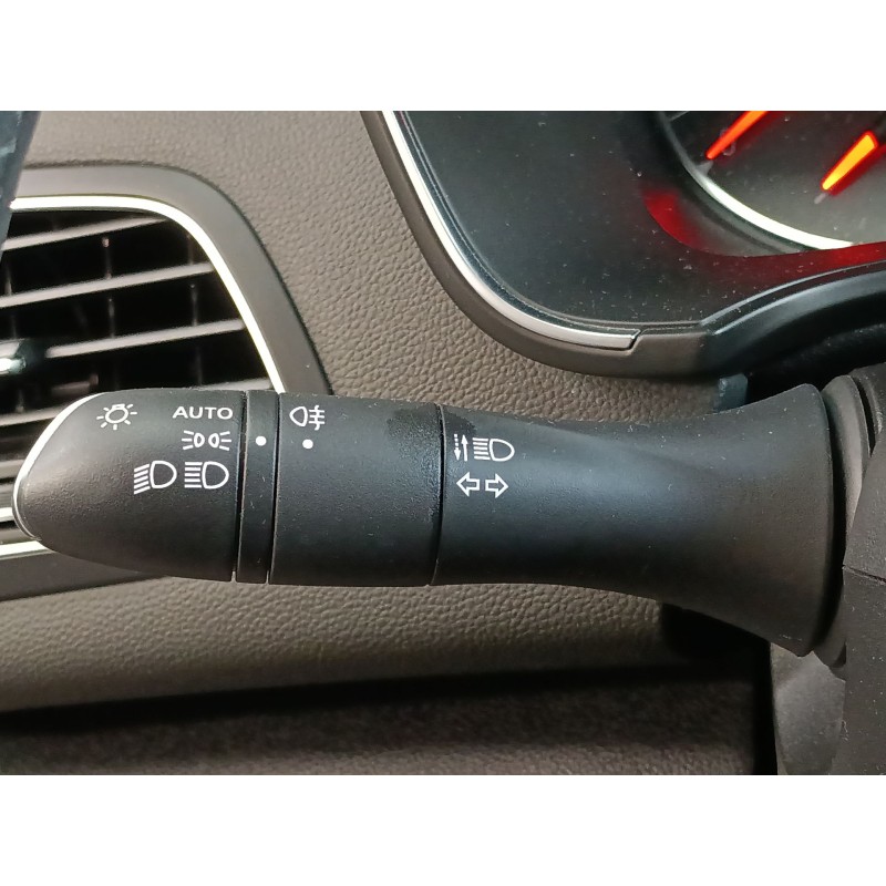 Recambio de mando intermitentes para renault megane iv sedán 1.3 tce 140 (lvnb) referencia OEM IAM   