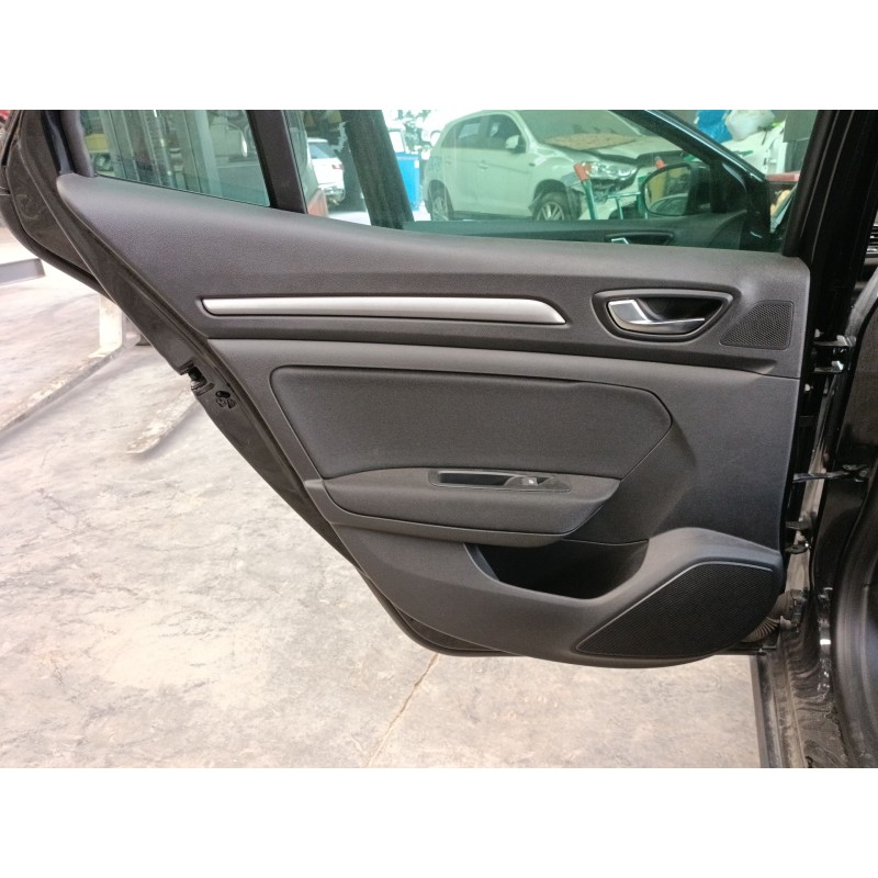 Recambio de guarnecido puerta trasera izquierda para renault megane iv sedán 1.3 tce 140 (lvnb) referencia OEM IAM   