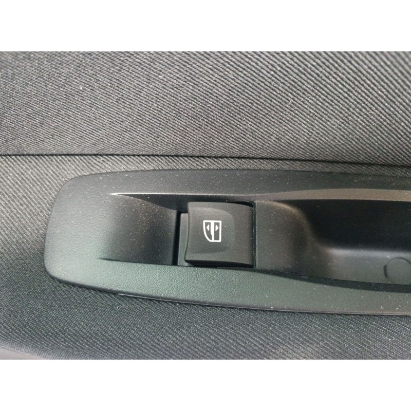 Recambio de mando elevalunas trasero derecho para renault megane iv sedán 1.3 tce 140 (lvnb) referencia OEM IAM   