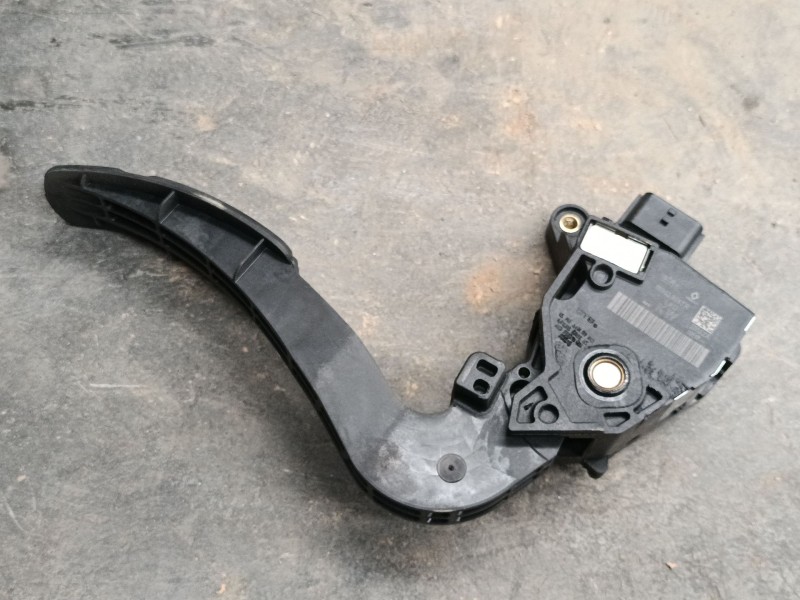 Recambio de pedal acelerador para renault megane iv sedán 1.3 tce 140 (lvnb) referencia OEM IAM 180023067R  